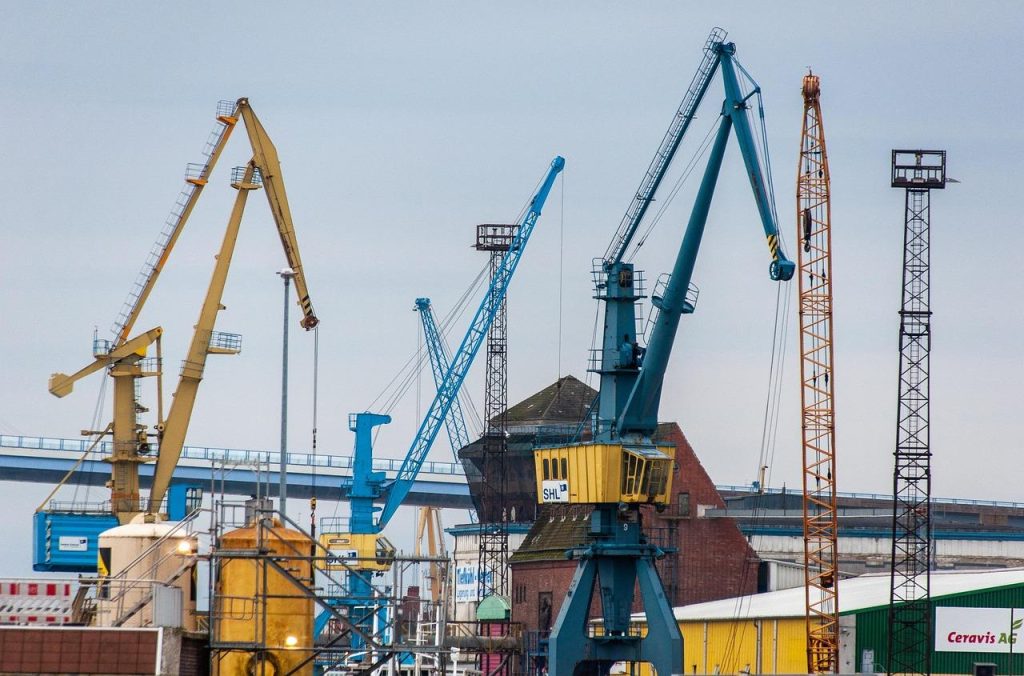 Mini kraan huren voor graafwerkzaamheden in kleine tuinen en krappe ruimtes